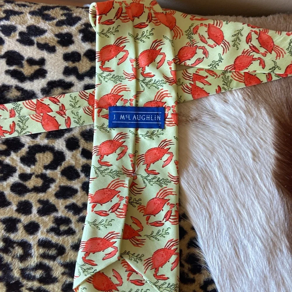 J. McLaughlin  100% Silk‎ Crab Tie